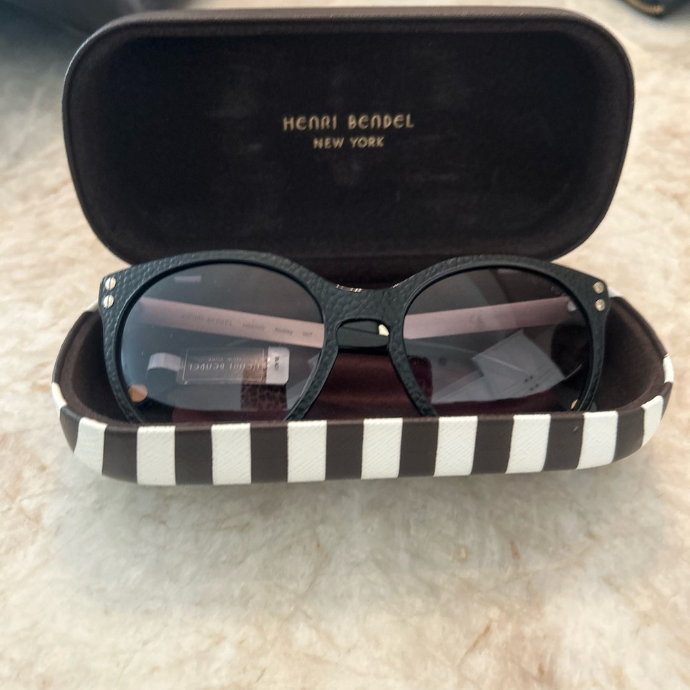 Henri Bendel Black Sunglasses with Striped Case